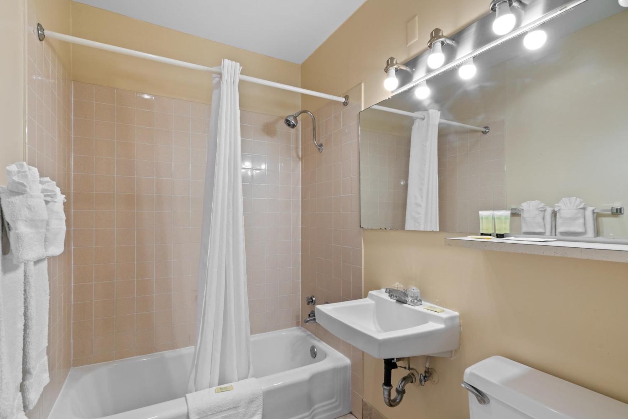 Holiday Lodge Wenatchee Ngoại thất bức ảnh